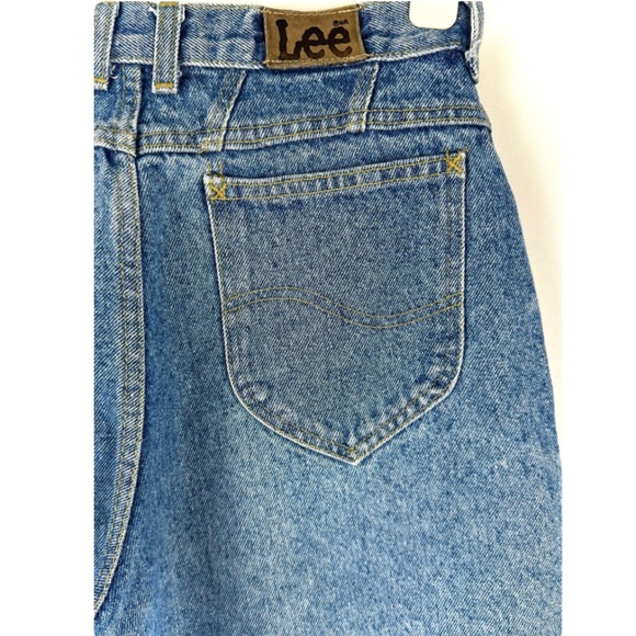 Vintage Lee High Rise Blue Jeans in a Light Blue Stone Wash • Ankle Cut • Small - Picture 8 of 9
